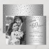 写真付きのサプライズ60周年 - シルバー 招待状 (正面/裏面)