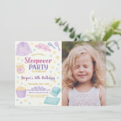 写真付きのスリーパー パーティー誕生日招待状 招待状 (スタンド正面)