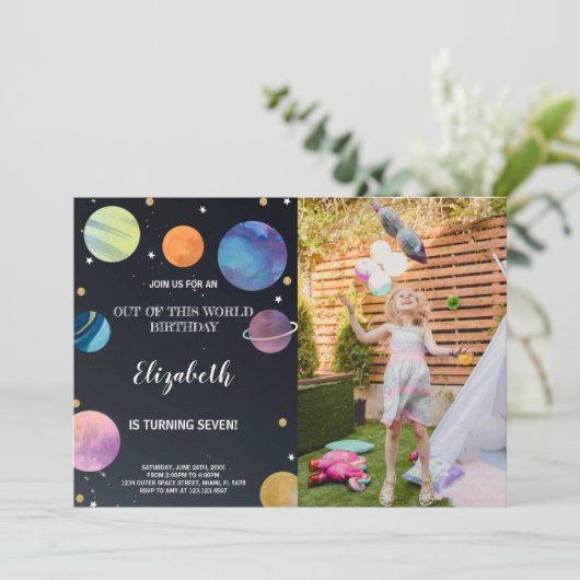 写真付きの黒い宇宙誕生日招待状 招待状 (スタンド正面)