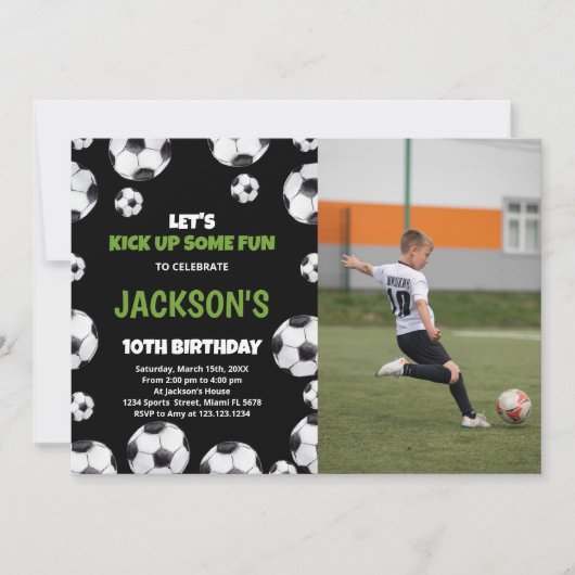 写真付きグリーンブラックサッカー誕生日 招待状 (正面)