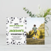 写真付きグリーンホワイトサッカー誕生日 招待状 (スタンド正面)