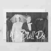 写真付き50周年結婚記念日 - 私たちはまだ続けています 招待状 (正面)