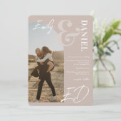 写真入りボールドネームのスクリプトアーチ ダスティローズウェディング 招待状 (スタンド正面)