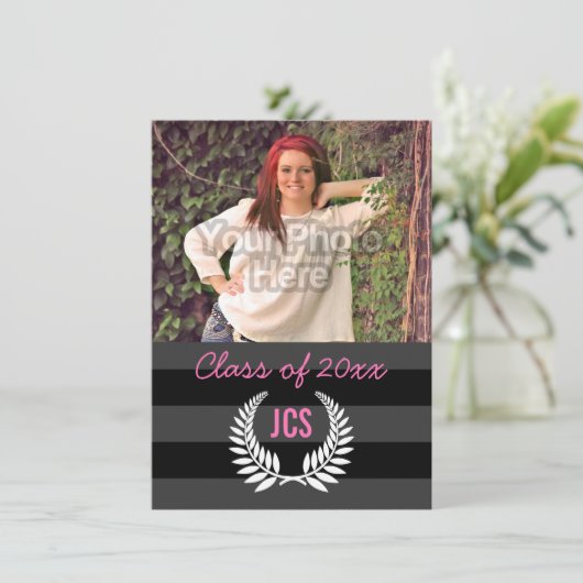 写真卒業式モノグラムブラック名門私立校風のピンクガール 招待状 (スタンド正面)