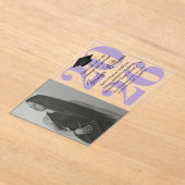 写真卒業2025パーティーqrコード紫スクリプト アクリル招待状 (レイダウン)