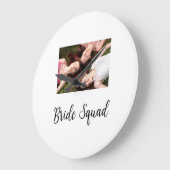 写真名bridesmaid squad花嫁パーティーの追加 ラージ壁時計 (傾斜)