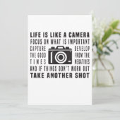 写真家の生活はカメラ写真のようなものだ 案内状 (スタンド正面)