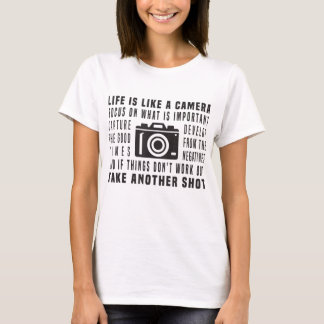 写真家の生活はカメラ写真のようなものだ Tシャツ