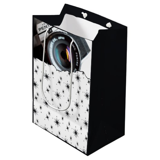 写真家の白黒クリスマススター ミディアムペーパーバッグ (正面アングル)