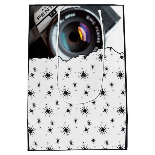 写真家の白黒クリスマススター ミディアムペーパーバッグ (裏面)