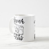 写真家は決してピントを外さない カメラ 写真 コーヒーマグカップ (正面左)