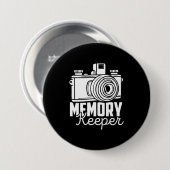 写真家は記憶保持者 缶バッジ (正面&裏面)