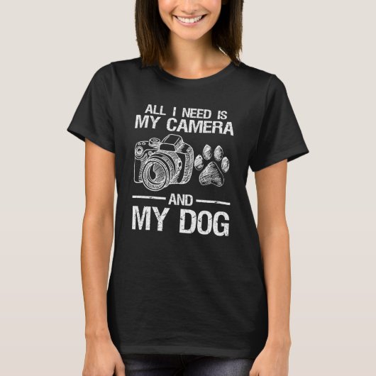 写真家カメラ及び犬 Tシャツ (正面)