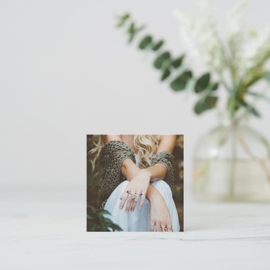 写真家モダンの写真シンプルの白黒 スクエア名刺 (スタンド正面)