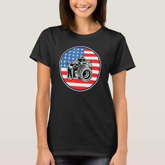 写真家愛国心あるアメリカ国旗4日 Tシャツ (正面)