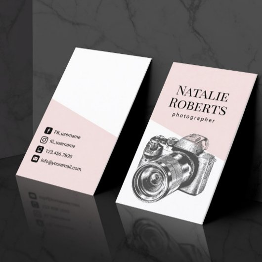 写真家赤面ピンクカメラ撮影 名刺