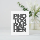 写真家 – ブラック文字 ポストカード (スタンド正面)