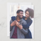 写真延期カード 青いスクリプト ウェディングアップデート 招待状 (裏面)