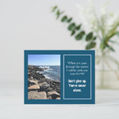 写真海と聖書詩イザヤ43:2青 ポストカード (スタンド正面)