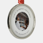 写真素朴付きシック結婚したファースト・クリスマス メタルオーナメント (右)