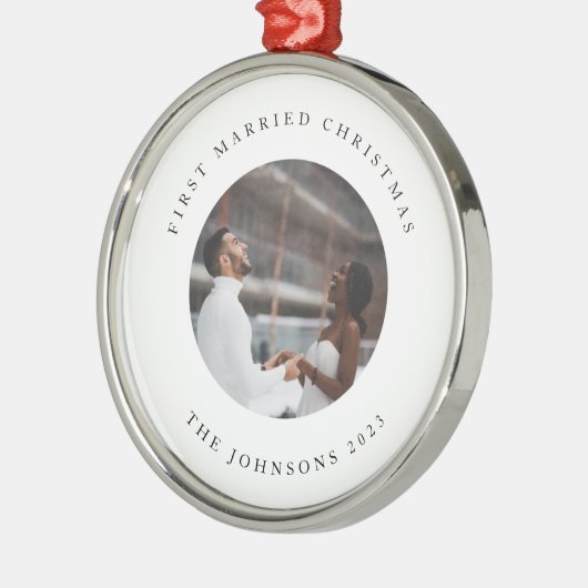 写真素朴付きシック結婚したファースト・クリスマス メタルオーナメント (左)