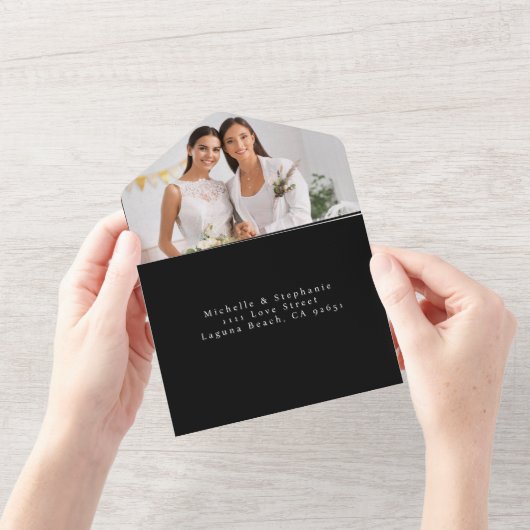 写真結婚式招待状 – ツインフレイムス – LGBTQ- オールインワン招待状 (開いている状態)