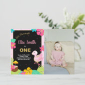 写真1歳 ピンク フラミンゴ 誕生日 招待状 (スタンド正面)