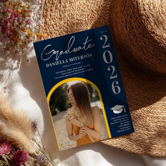 写真2024はっきりしたアーチ紺色の卒業 招待状