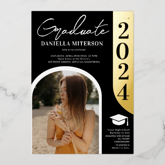 写真2024はっきりした金ゴールドアーチ黒卒業 箔招待状 (正面)