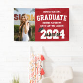 写真2024キャップ付き赤い卒業バナー 横断幕 (インサイチュ)