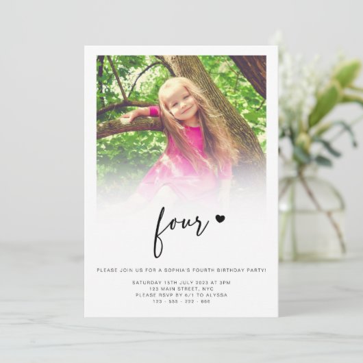 写真4歳の誕生日4人のハートかわいい素敵 招待状 (スタンド正面)