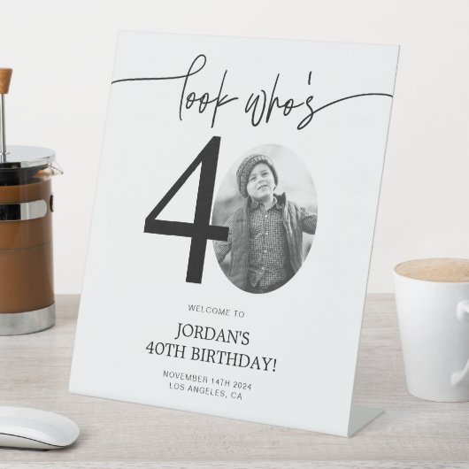写真40th誕生日ウェルカムサイン | 誰が40歳か見て 台座サイン (インサイチュ)