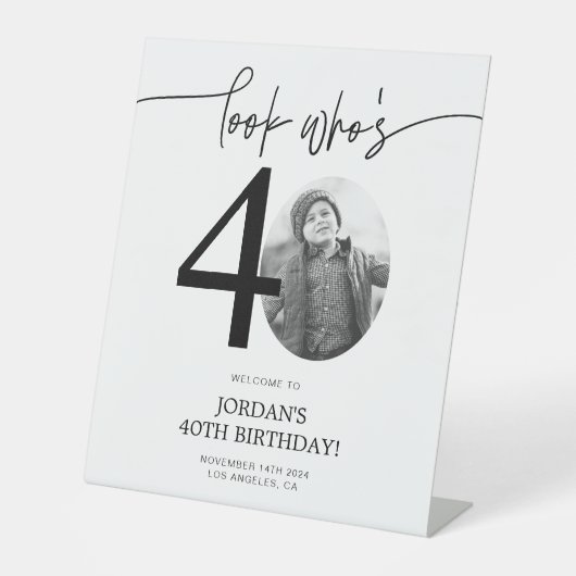 写真40th誕生日ウェルカムサイン | 誰が40歳か見て 台座サイン (正面)