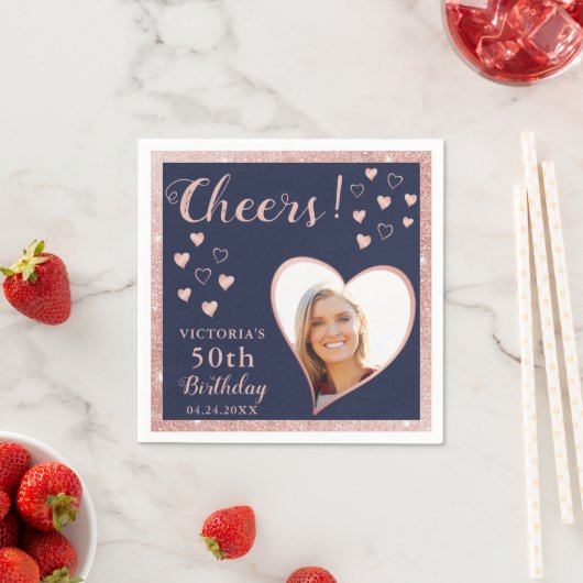 写真50誕生日ネイビーブルーとバラ金ゴールド応援 スタンダードカクテルナプキン (インサイチュ)