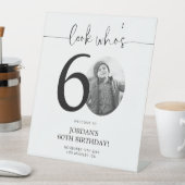 写真60th誕生日ウェルカムサイン | 誰が60歳か見て 台座サイン (インサイチュ)