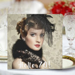写真70th birthday party hello 70グリッター 招待状<br><div class="desc">テンプレートを自分の写真に。前面：ホワイト文字オーバーレイ：こんにちは70!この文字は手書入力されたスタイルモダンスクリプトで構成されている。戻る：バラ金ゴールドの背景と暗いバラ金ゴールドの色の文字。名前とパーティー詳細のテンプレート。フェイク飾バラ金ゴールド色グリッタードリップ。</div>