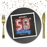 写真80sレトロネオンSign 50th Birthday Party スタンダードカクテルナプキン<br><div class="desc">写真80sレトロネオンサイン50th誕生日パーティナプキンス。おもしろいとレトロ80年代のスタイルネオンのサイン誕生日の招待デザイン、素朴な外観のレンガの壁の背景。デザインはユーモアシンプルとカスタマイズ可能な写真のヒントと！コレクションに一致する他のパーティー・デコールがないかチェックする！</div>