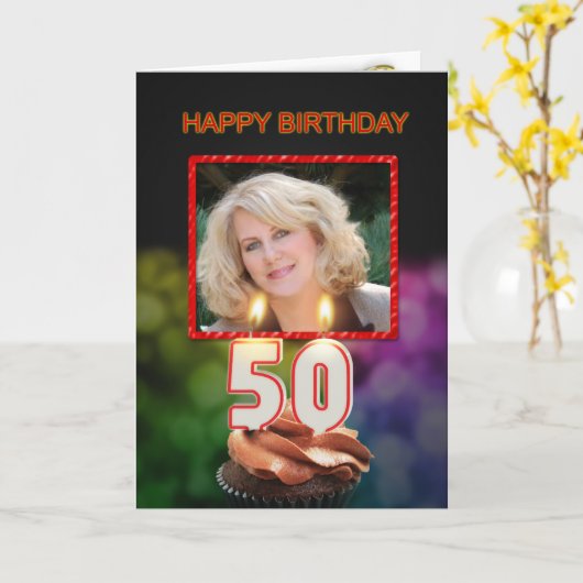 写真、ケーキとキャンドルと50誕生日を追加 カード (黄色い花)