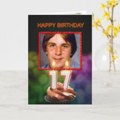 写真、ケーキとキャンドル付き17誕生日を追加 カード (黄色い花)