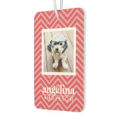 写真：シェブロン模様と名前をカスタムする カーエアーフレッシュナー (左)