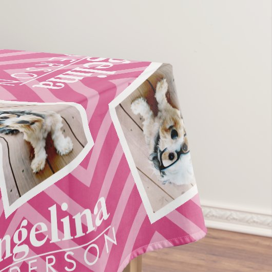 写真:シェブロン模様と名前をカスタムする テーブルクロス (インサイチュ)