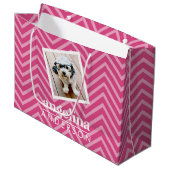 写真:シェブロン模様と名前をカスタムする ラージペーパーバッグ (正面アングル)