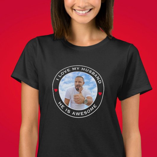 写真 テキスト ハート 私は私の素敵な夫を愛している Tシャツ