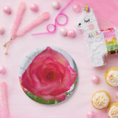 写真：バラの近くの紙プレート ペーパープレート (パーティー)