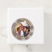 写真、パーソナライズされた結婚式の引き出物ラベル、Taupe フェイバータグ (インサイチュ)