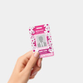 写真 ボランティア 陽気な 白い デイジー ピンク バッジ (手持ち)