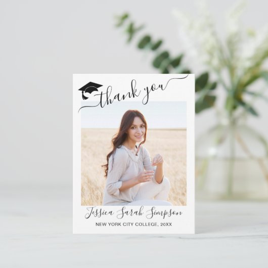 写真 現代のエレガントな卒業感謝 案内ポストカード (スタンド正面)
