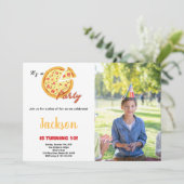 写真 黄色 オレンジ 白 赤 ピザ 誕生日 招待状 (スタンド正面)