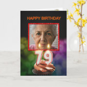 写真、79番目の誕生日カードとキャンドルの追加 カード (黄色い花)