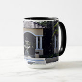 写真：Hollis GardensのGazeboを見上げる マグカップ (正面右)